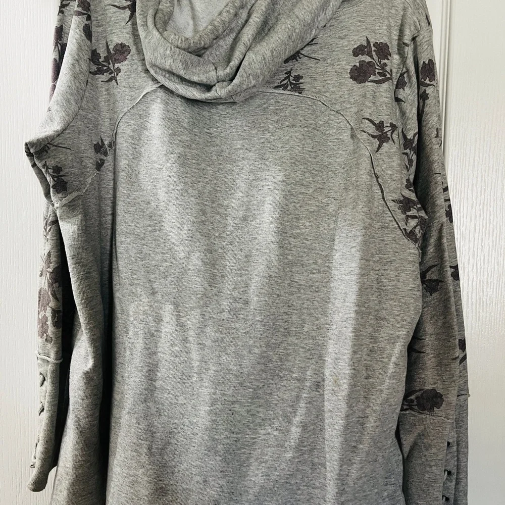 Maurice’s lace up sleeve light weight Sweatshirt - Picture 5 of 6